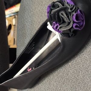 NEW Womens VOLATILE Pompador Black leather flats purple flower size 8.5 Ret $169